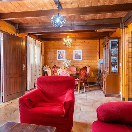 4br Wooden House -pool, Views & Parking 펜션 *