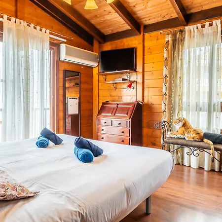 Nyaraló 4br Wooden House -pool, Views & Parking *