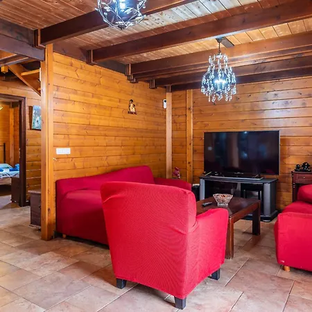 4br Wooden House -pool, Views & Parking Nyaraló *
