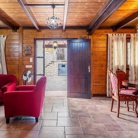 4br Wooden House -pool, Views & Parking Nyaraló