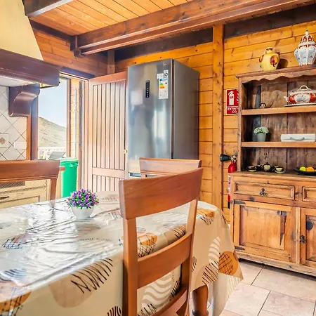 4br Wooden House -pool, Views & Parking Сasa de vacaciones Candelaria